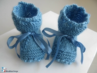 chaussons bleu clair calinou bergere de france  fait-main tricot bebe modele layette bb