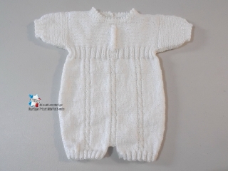 combinaison blanc lait ou rose ou bleue calinou  fait-main tricot bebe modele layette bb