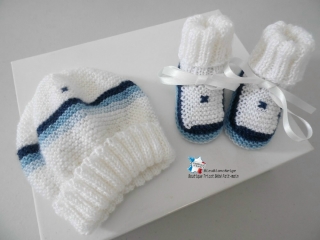 bonnet et chaussons bleu et blanc lait calinou  fait-main tricot bebe modele layette bb