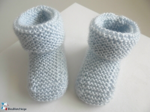 chaussons bleus tricotes main  tricot bebe modele layette bb