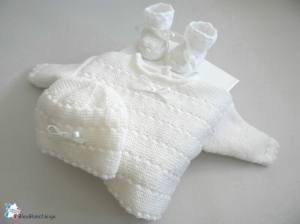 Brassiere, bonnet et chaussons blancs tricot bebe modele layette bb