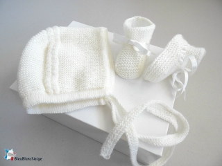 beguin et chaussons blanc lait calinou laine  fait-main tricot bebe modele layette bb