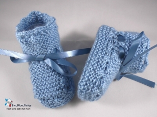 chaussons bleu claire calinou  fait-main tricot bebe modele layette bb