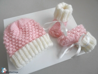 bonnet et chaussons rose et blanc lait calinou  fait-main tricot bebe modele layette bb