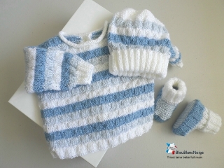 brassiere bleu et lait calinou , bonnet et chaussons  fait-main tricot bebe modele layette bb