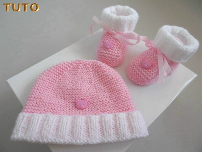 bonnet et chaussons blanc et rose bb fait-main modele layette bebe patron a tricoter tuto gratuit