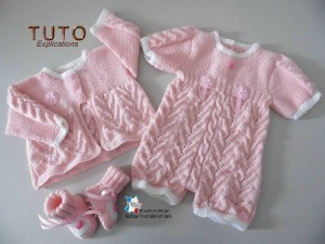 Cardigan rose et blanc lait chaussons et combinaison patron bebe a tricoter