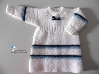 robe bleue et blanche lait calinou  fait-main tricot bebe modele layette bb